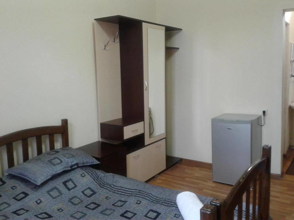 Gis Guest House Tbilisi Buitenkant foto
