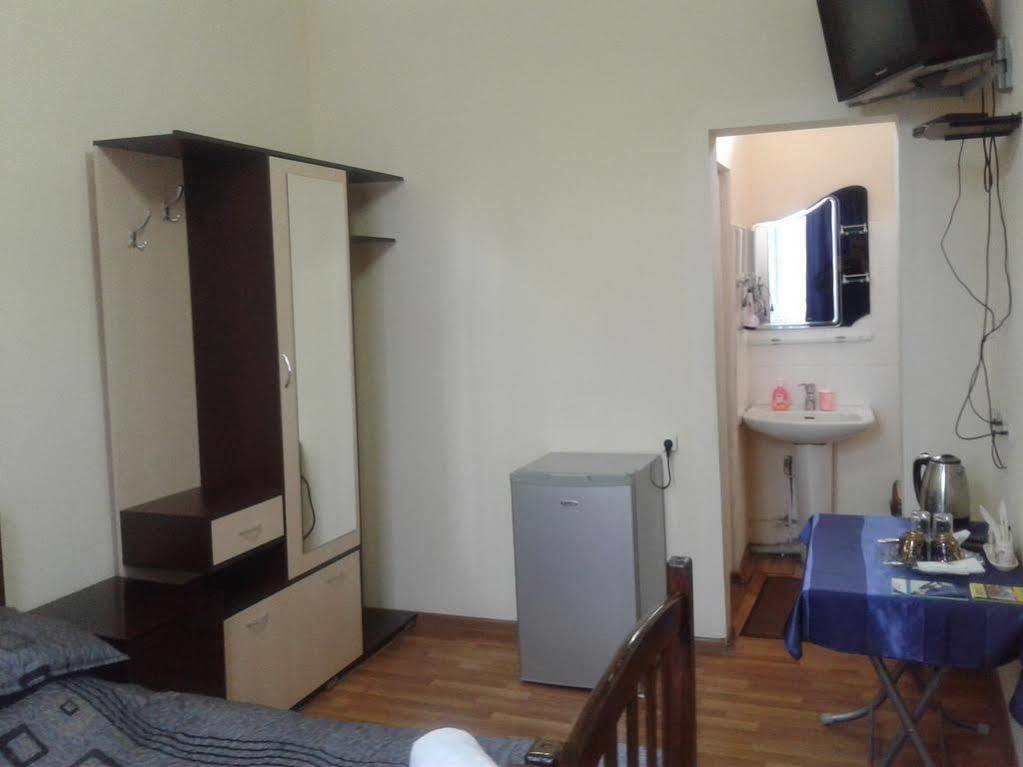 Gis Guest House Tbilisi Buitenkant foto