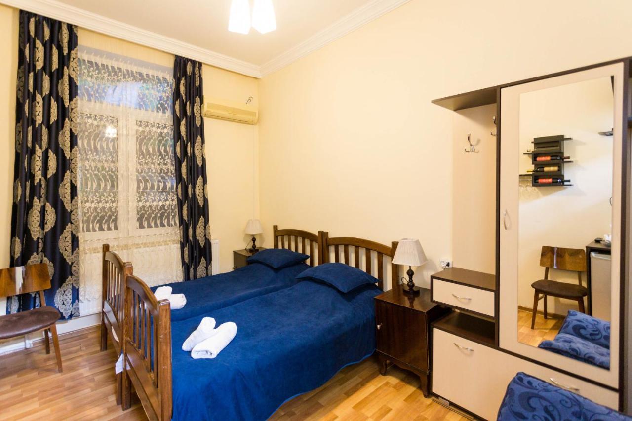 Gis Guest House Tbilisi Buitenkant foto