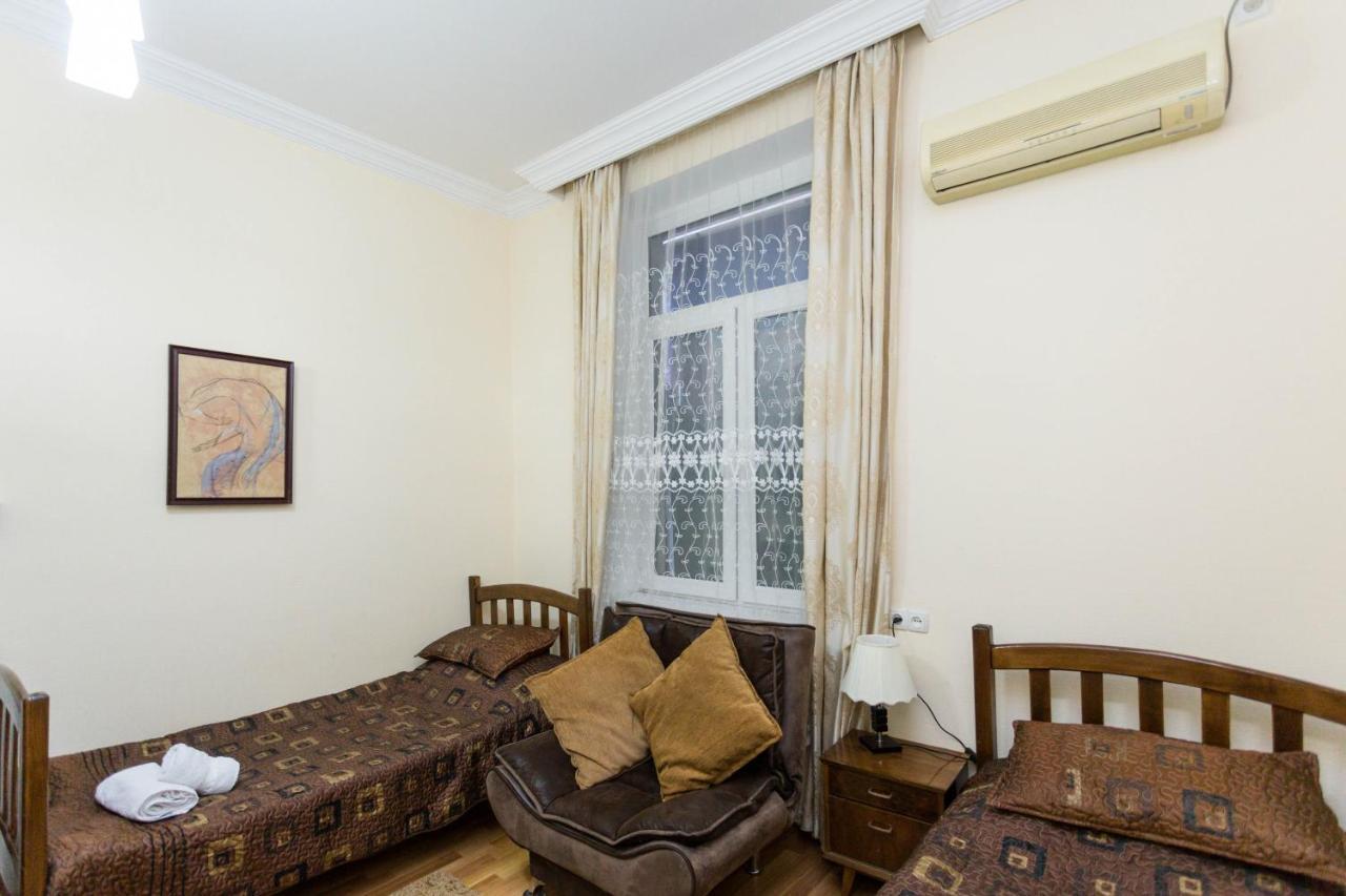 Gis Guest House Tbilisi Buitenkant foto