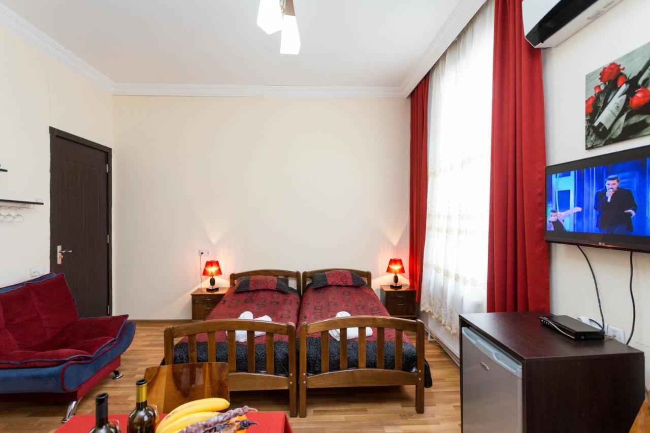 Gis Guest House Tbilisi Buitenkant foto