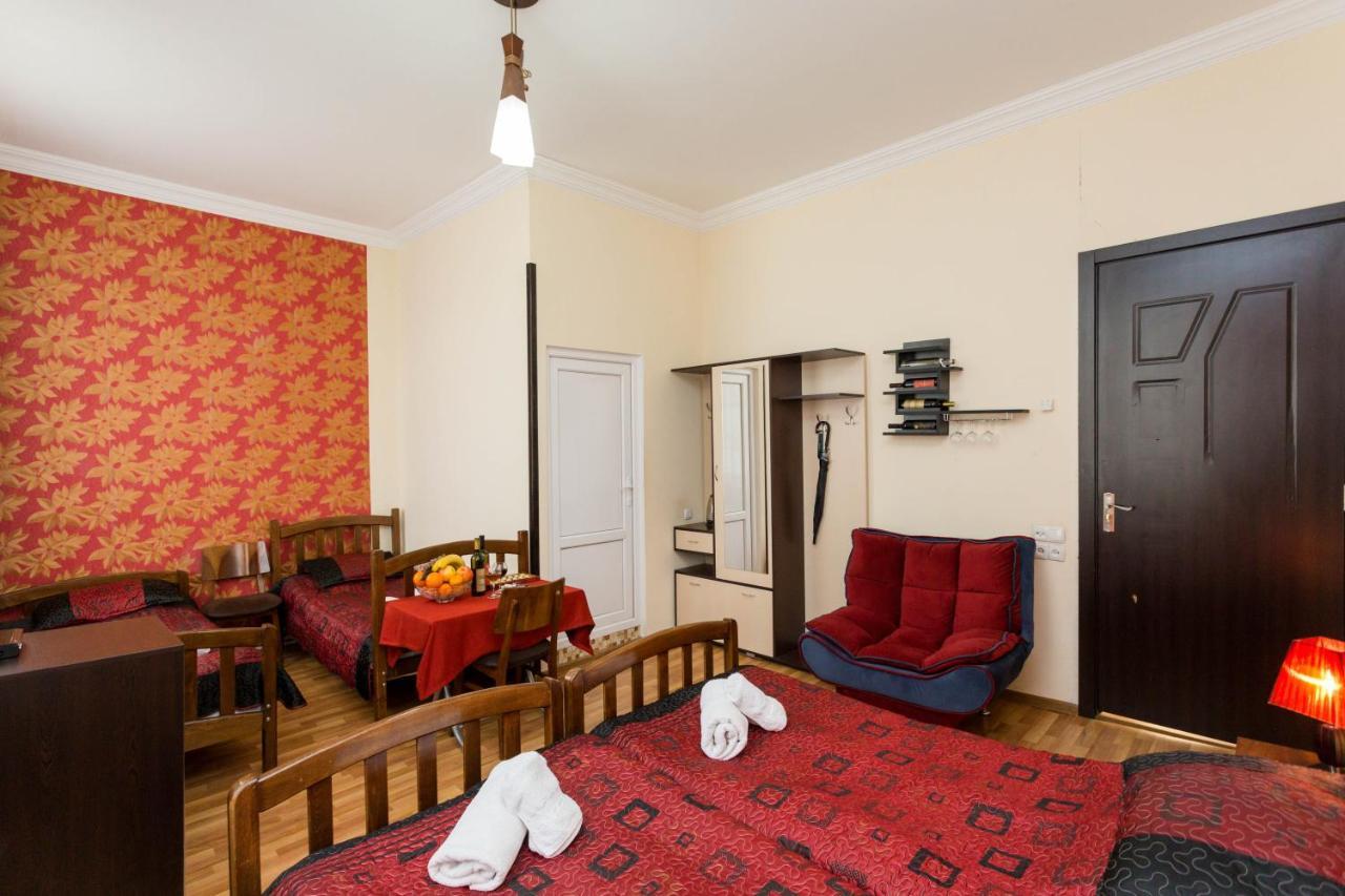 Gis Guest House Tbilisi Buitenkant foto