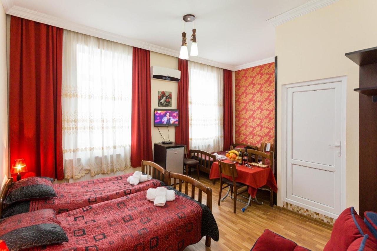 Gis Guest House Tbilisi Buitenkant foto