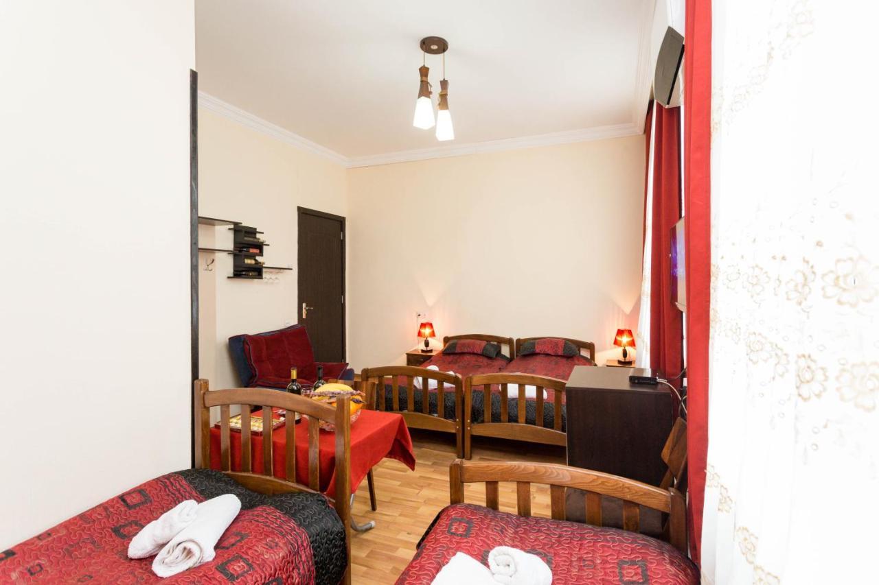 Gis Guest House Tbilisi Buitenkant foto