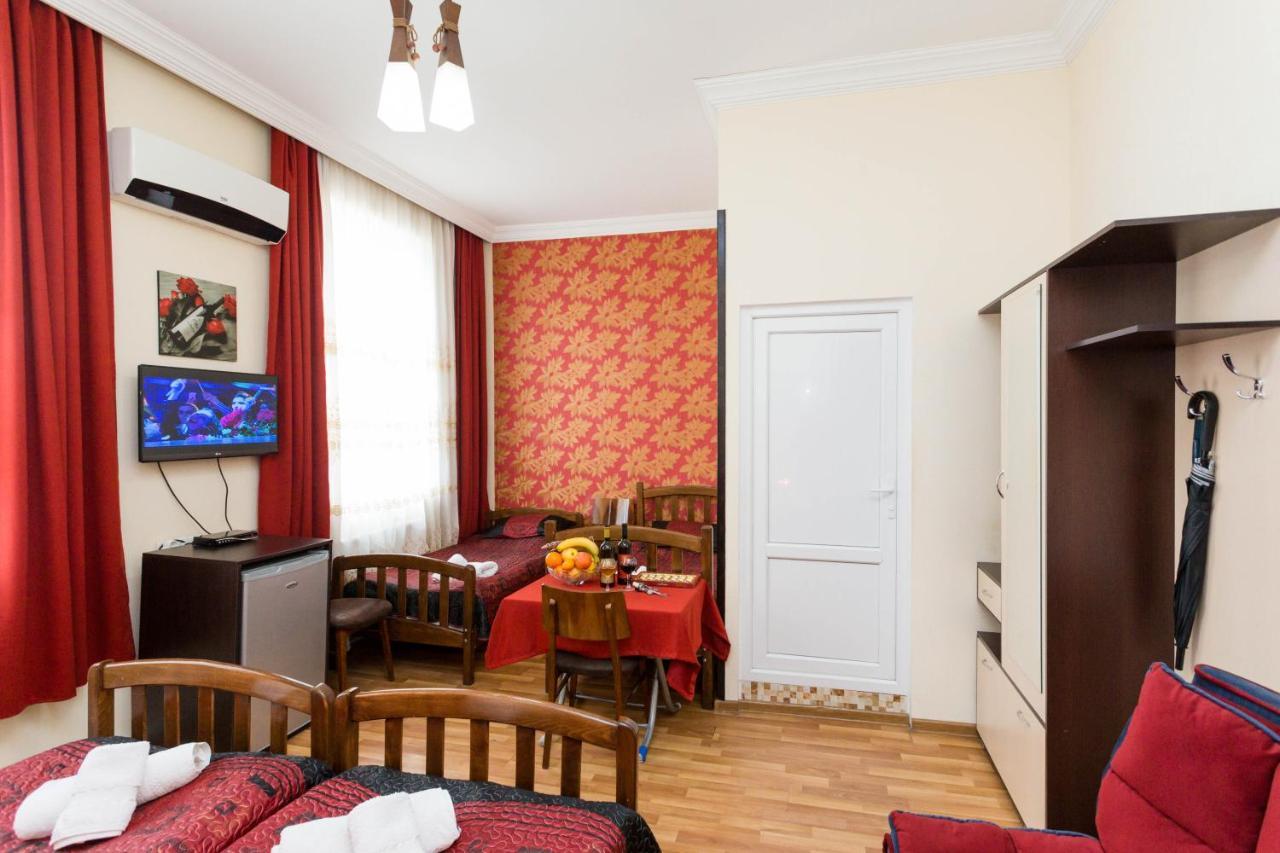 Gis Guest House Tbilisi Buitenkant foto