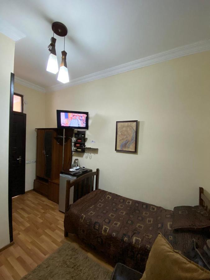 Gis Guest House Tbilisi Buitenkant foto